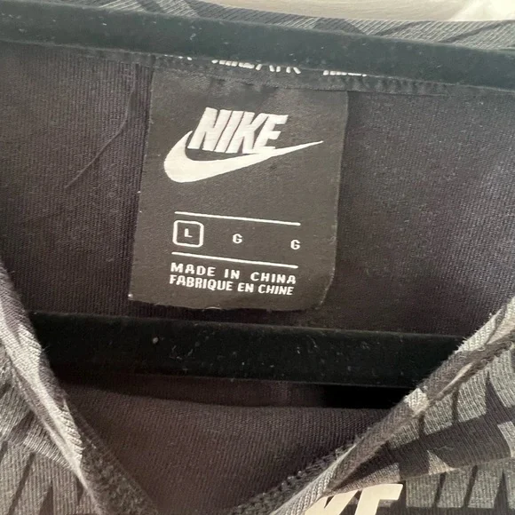 NIKE AIR Cropped Tee - Size L - Picture 2 of 2